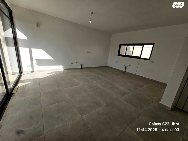 דו משפחתי, בית דגן