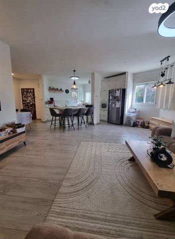 דו משפחתי, נעלה