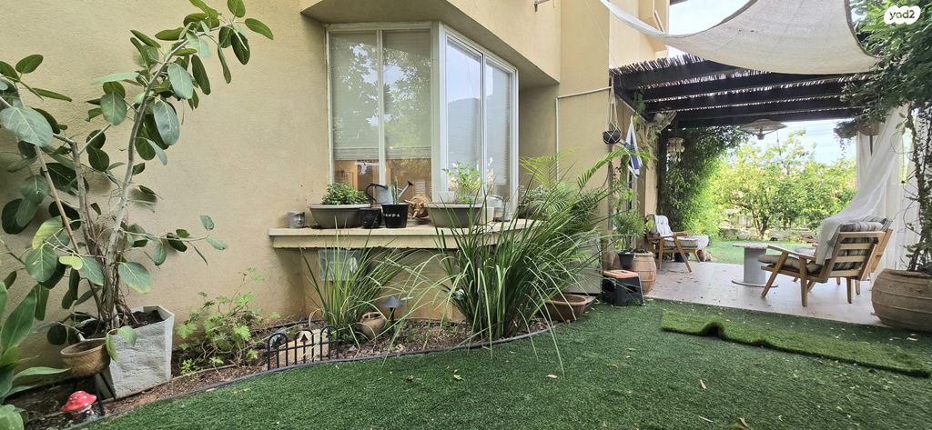 דו משפחתי, שערי תקווה