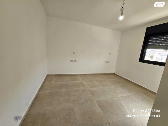 דו משפחתי, בית דגן