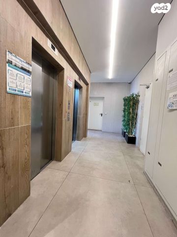 דירה, יוסי בנאי, פסגות אפק, ראש העין