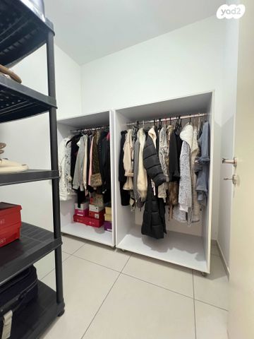 דירה, יוסי בנאי, פסגות אפק, ראש העין