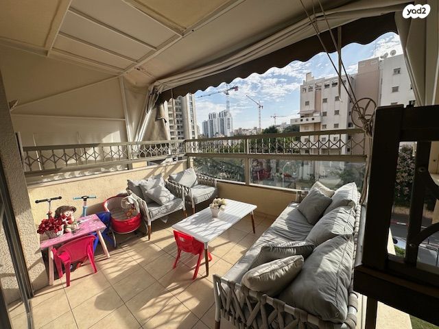 דירה, דוד טבצ'ניק, נווה גן, פתח תקווה