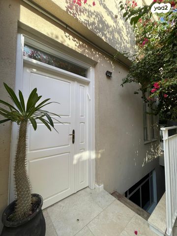 דירת גן, שלוש, נווה צדק, תל אביב יפו