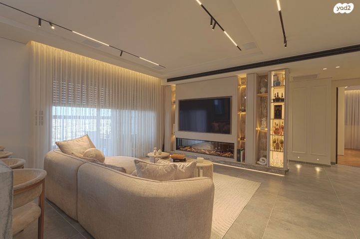 שולמית אלוני 