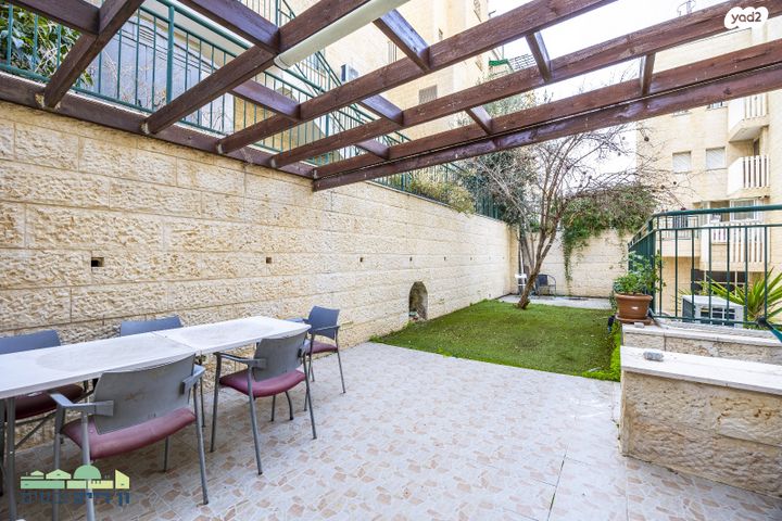 דירת גן, הרב יצחק נסים, חומת שמואל, הר חומה, ירושלים