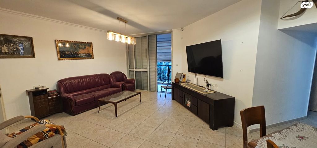 דירה, יוברט המפרי 1, מרכז העיר, לוד