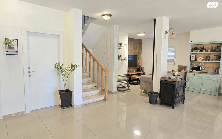 דו משפחתי, שערי תקווה