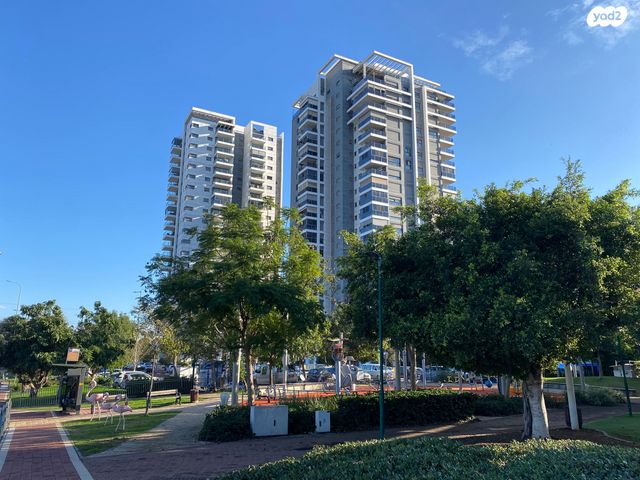 דירה, הפקאן, הפרפר, קרית ביאליק