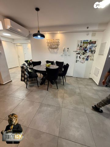 דירה, יוסף אבו, נתיבות מערב, נתיבות