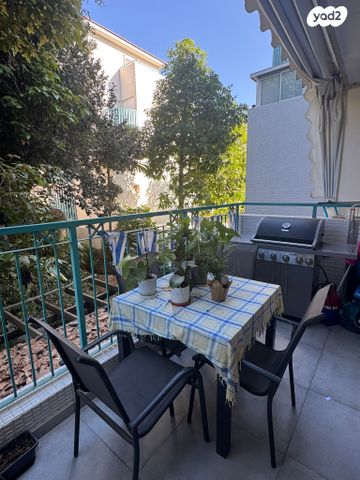 דירה, רבוצקי 81, 2004, רעננה