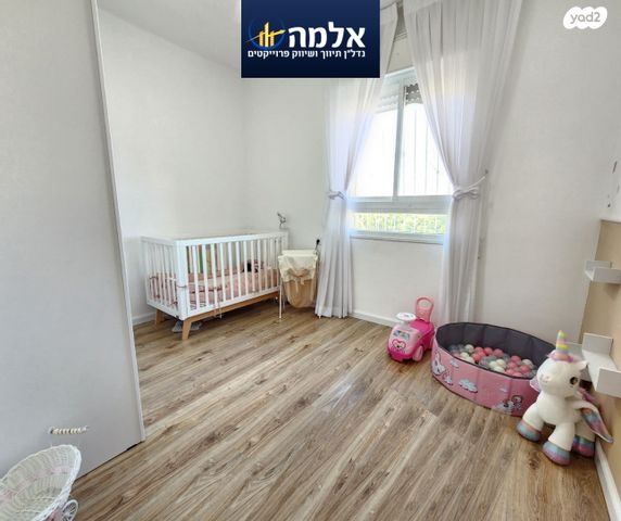 דירה, האזוב, צמח השדה, מעלה אדומים