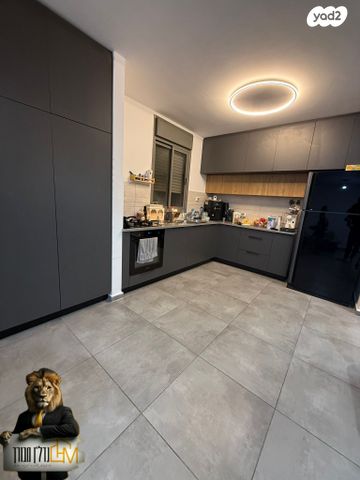 דירה, יוסף אבו, נתיבות מערב, נתיבות