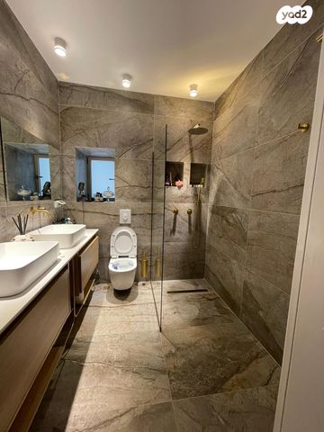 דירת גן, שלוש, נווה צדק, תל אביב יפו