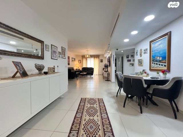 דירה, יוסי בנאי, פסגות אפק, ראש העין