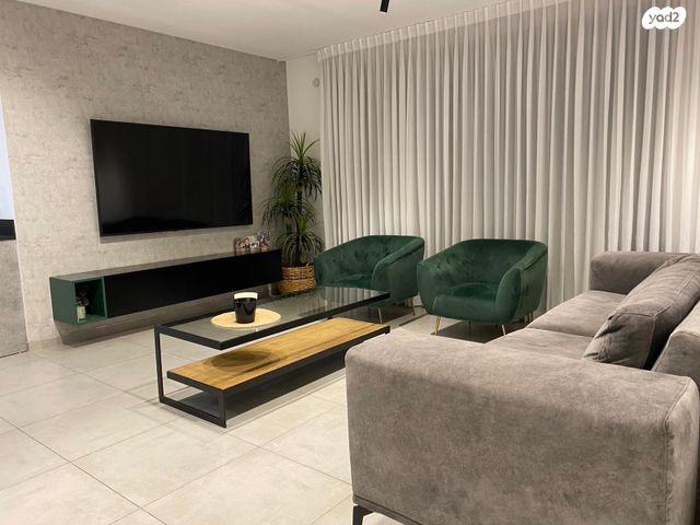 דירה, הפקאן, הפרפר, קרית ביאליק