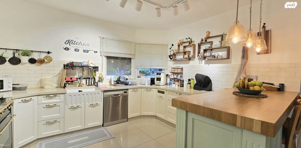 דו משפחתי, שערי תקווה