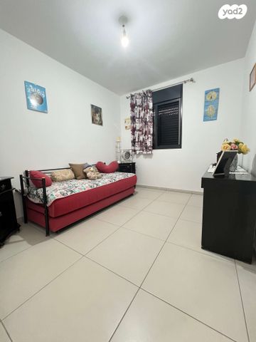 דירה, יוסי בנאי, פסגות אפק, ראש העין