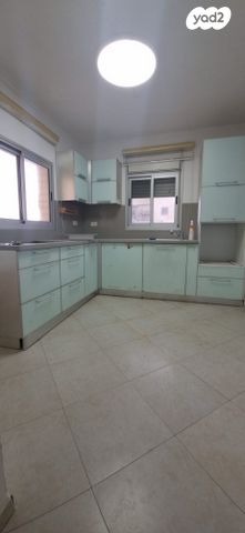 דירה, הסחלב, קרית הפרחים - 2005, רעננה