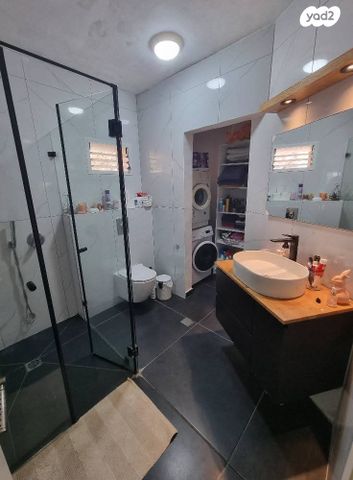 דו משפחתי, נעלה