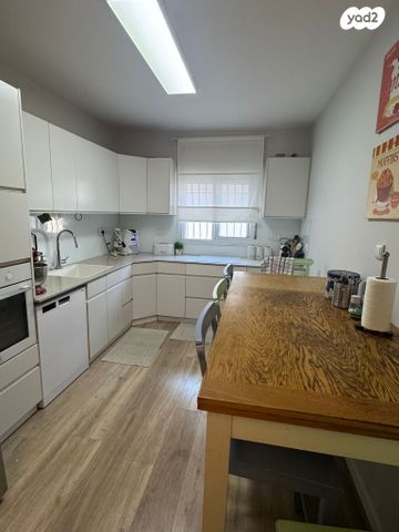 דירה, רבוצקי 81, 2004, רעננה