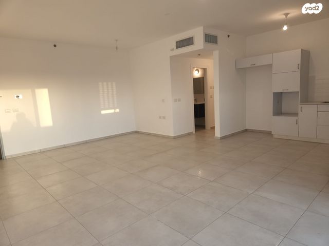 דירה, יעקב תמרי, חצרות המושבה, רחובות