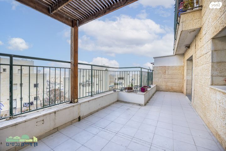 דירת גן, הרב יצחק נסים, חומת שמואל, הר חומה, ירושלים