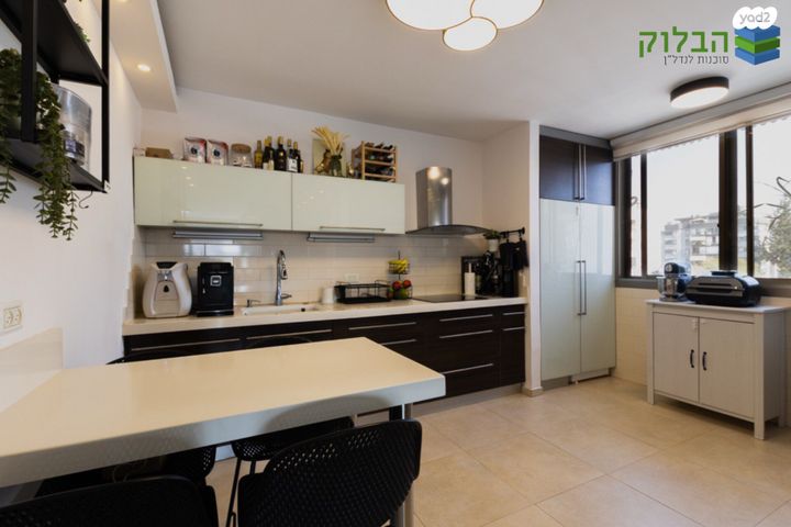 דירה, רמב"ם, ראשון לציון