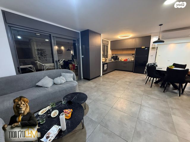 דירה, יוסף אבו, נתיבות מערב, נתיבות