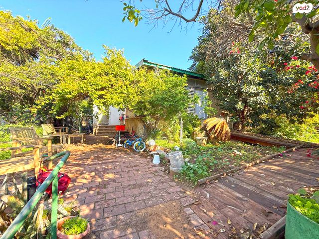 הרצליה הירוקה, נווה עובד