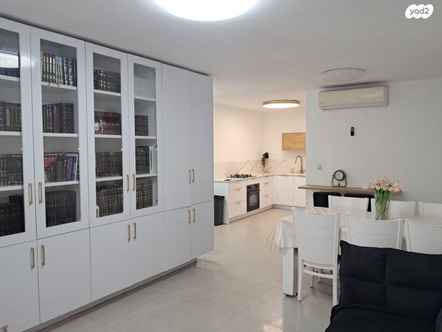 דירה, עוזיהו 33, רובע ג', אשדוד