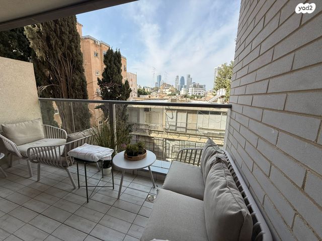 דירה, הל"ה, הל"ה, גבעתיים