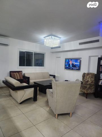 דופלקס, נחום סוקולוב, שפרינצק, רמלה