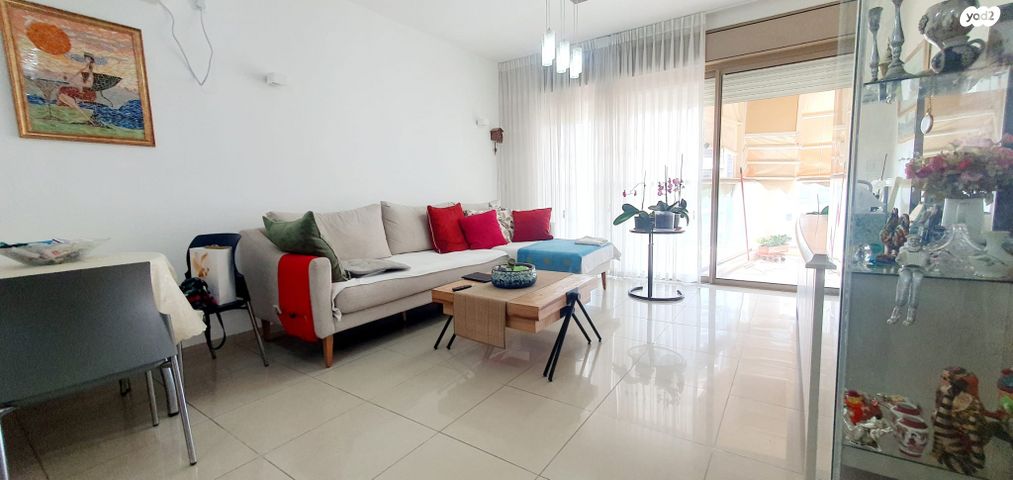 דירה, כרמל, אחוזת הנשיא, רחובות