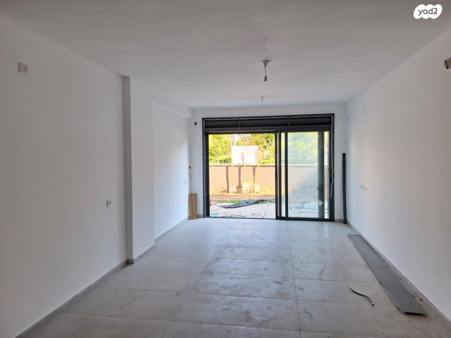 דירת גן, ספיר, אבני חן, חריש