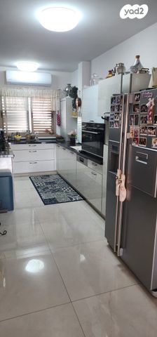 גג/ פנטהאוז, ד"ר אברהם אליהו הרכבי, תל חיים, תל אביב יפו