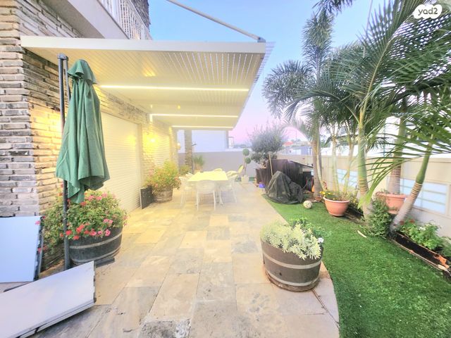 בית פרטי/ קוטג', נאות הפרחים, גן יבנה