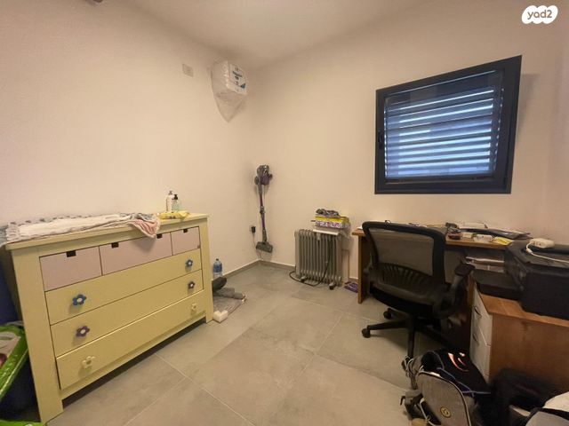 דירה, יעקב תמרי, חצרות המושבה, רחובות