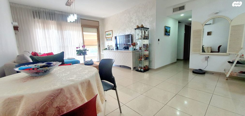 דירה, כרמל, אחוזת הנשיא, רחובות