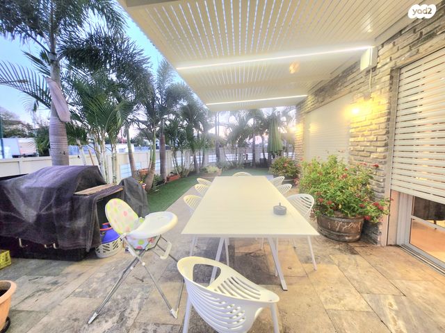 בית פרטי/ קוטג', נאות הפרחים, גן יבנה