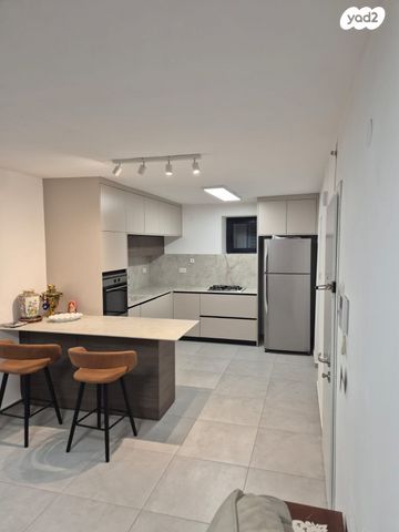 מעפילי אגוז 33