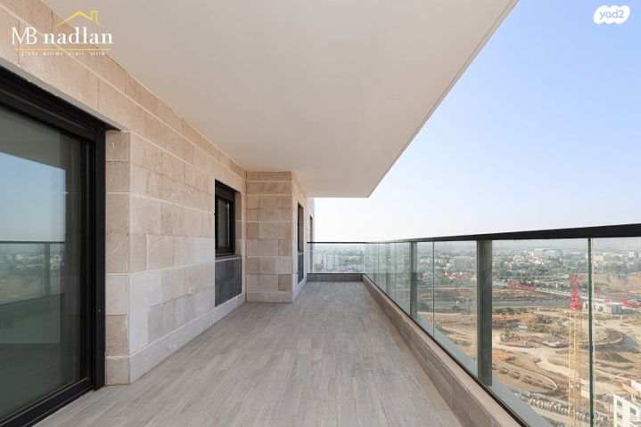 גג/ פנטהאוז, נופי בן שמן, לוד