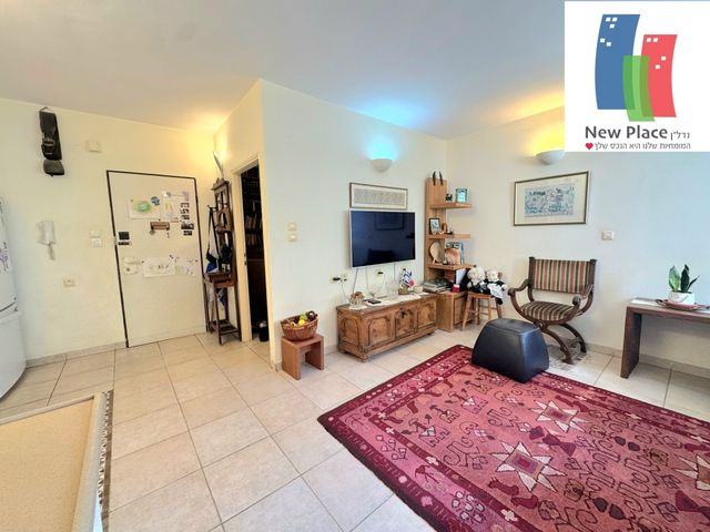 דירה, חנה סנש, גבעת הרמבם, גבעתיים