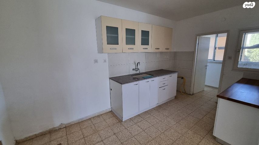 דירה, גבעת יערה, יקנעם עילית