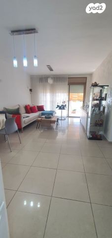 דירה, כרמל, אחוזת הנשיא, רחובות