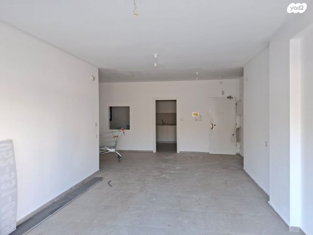 דירת גן, ספיר, אבני חן, חריש