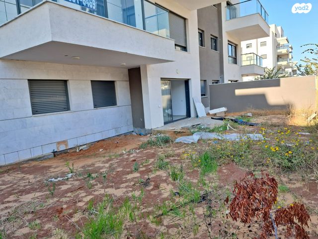 דירת גן, ספיר, אבני חן, חריש