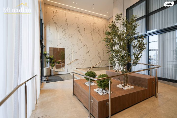 גג/ פנטהאוז, נופי בן שמן, לוד