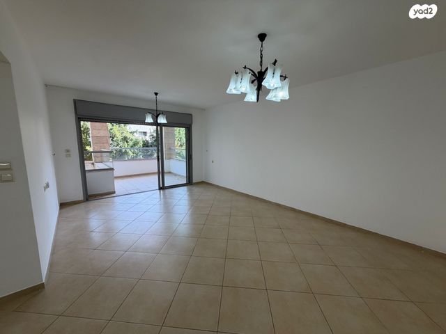 דירה, 2004, רעננה