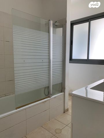 דירה, אשר אורנבך, נחלת יהודה, ראשון לציון